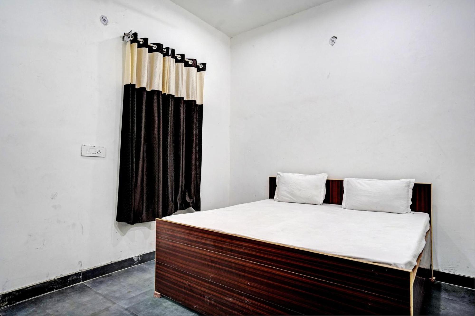 Oyo Double Ss Hotel Hathras ภายนอก รูปภาพ