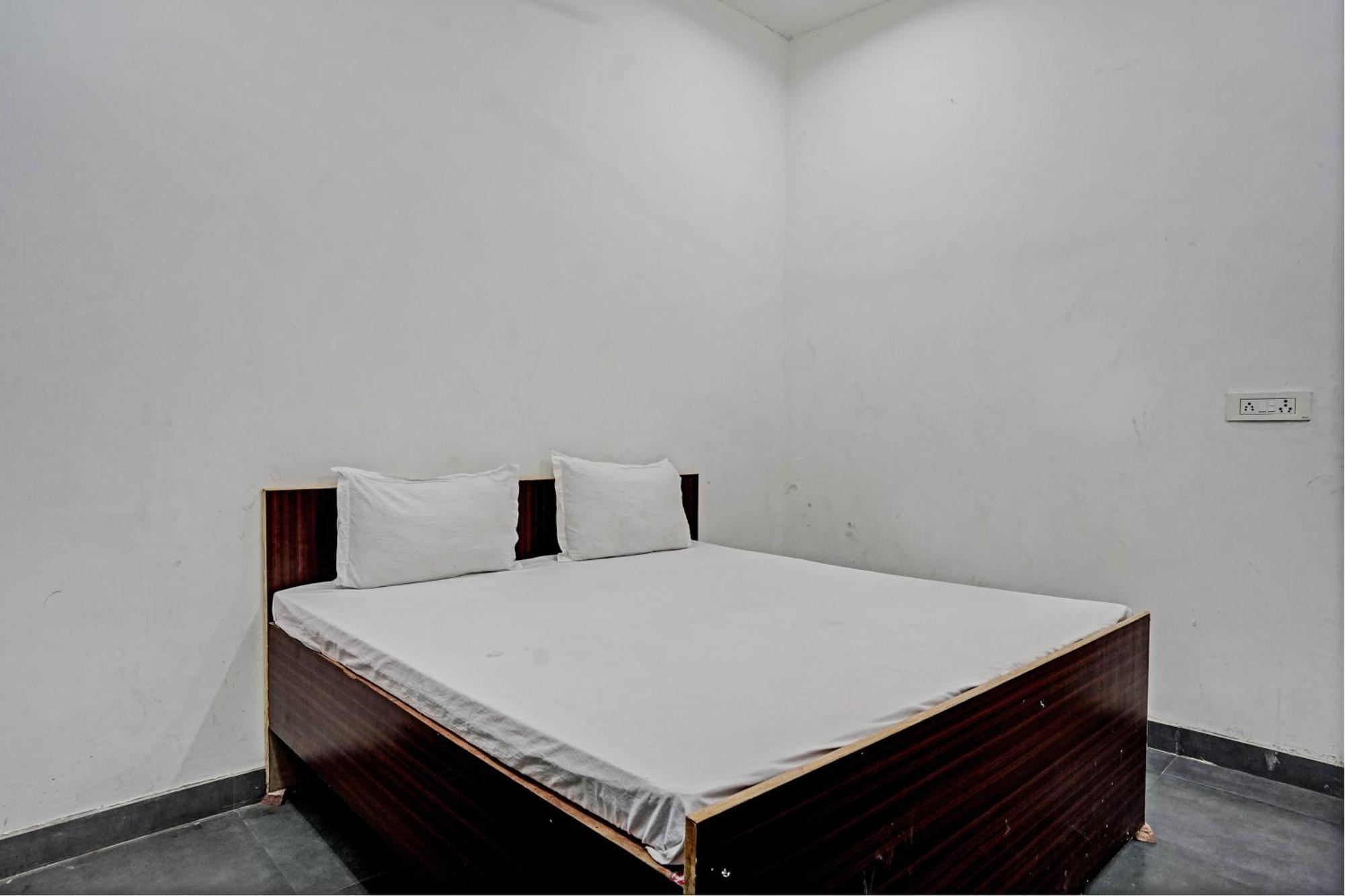 Oyo Double Ss Hotel Hathras ภายนอก รูปภาพ