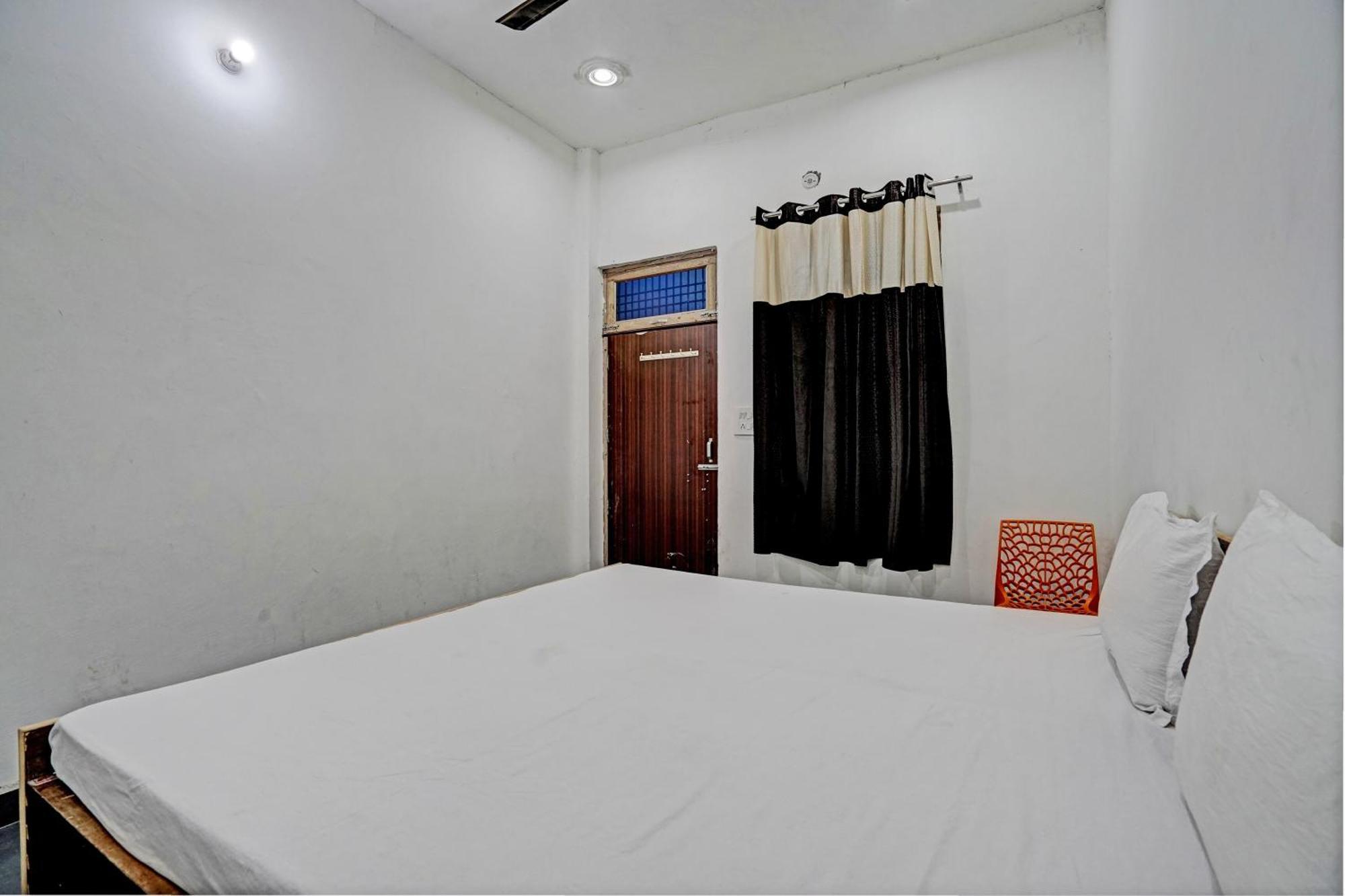 Oyo Double Ss Hotel Hathras ภายนอก รูปภาพ
