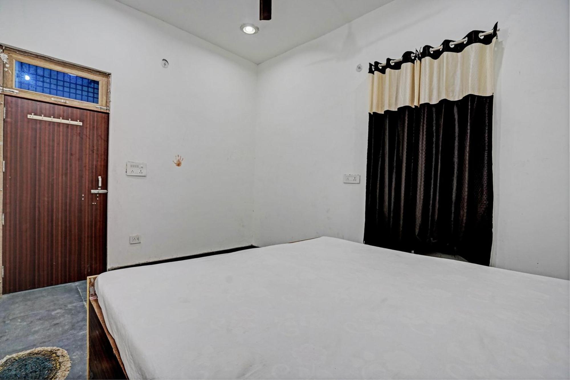 Oyo Double Ss Hotel Hathras ภายนอก รูปภาพ