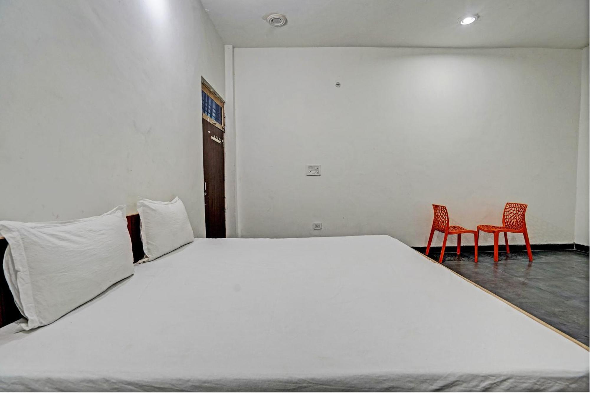 Oyo Double Ss Hotel Hathras ภายนอก รูปภาพ