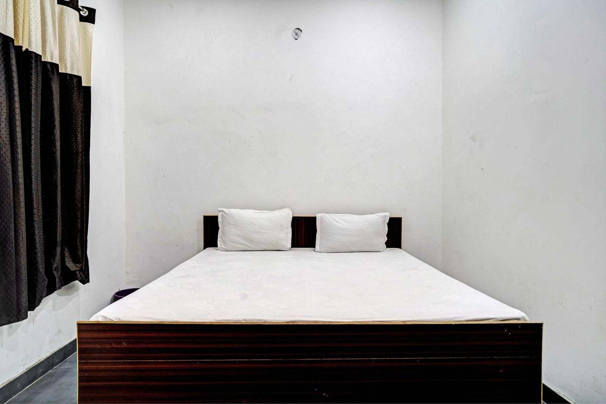 Oyo Double Ss Hotel Hathras ภายนอก รูปภาพ