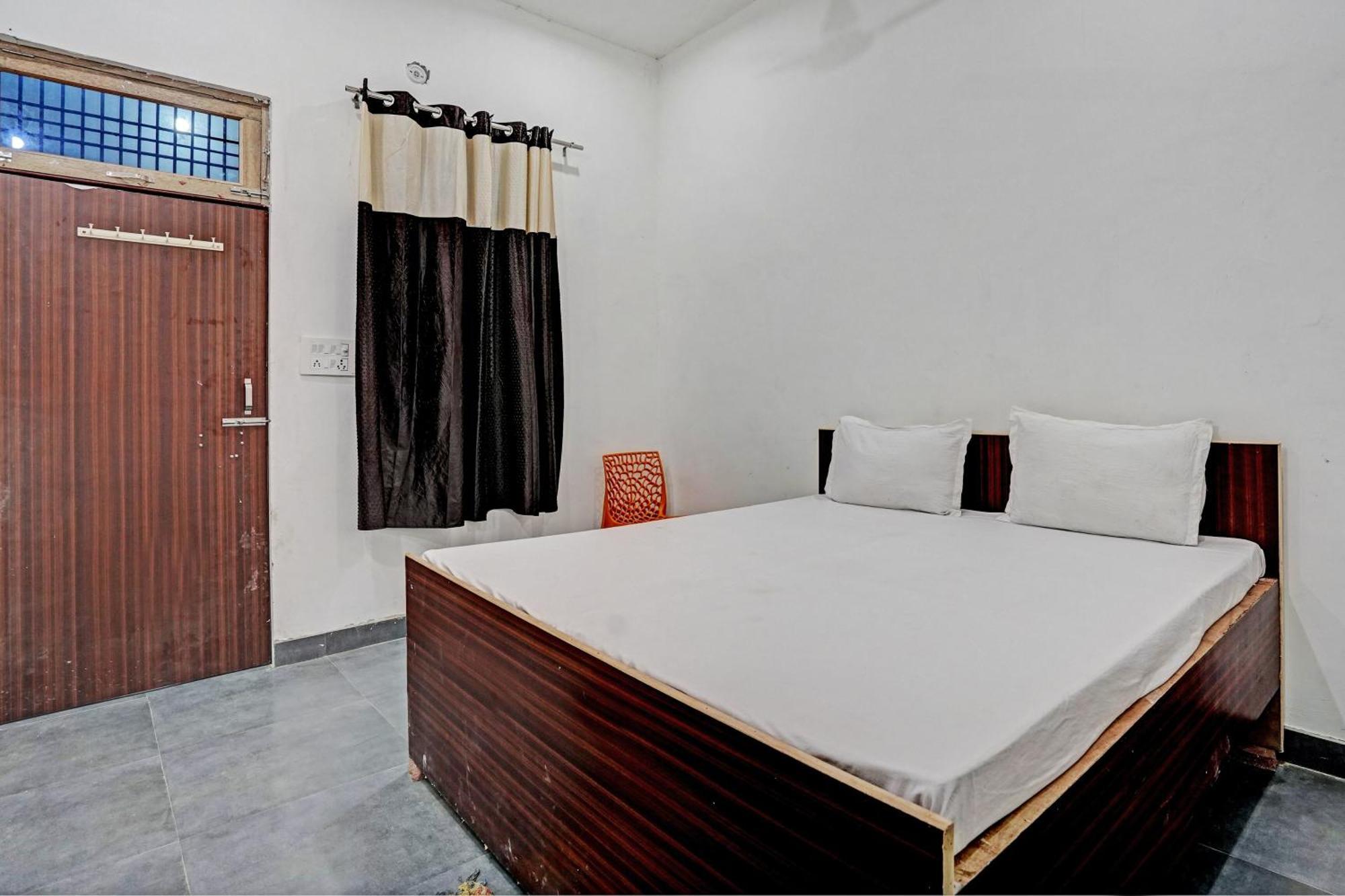 Oyo Double Ss Hotel Hathras ภายนอก รูปภาพ