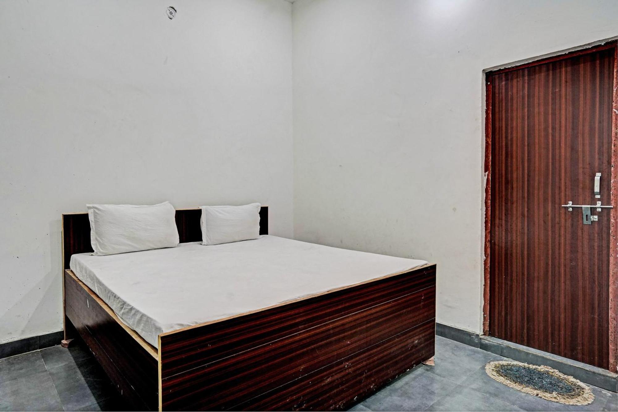 Oyo Double Ss Hotel Hathras ภายนอก รูปภาพ