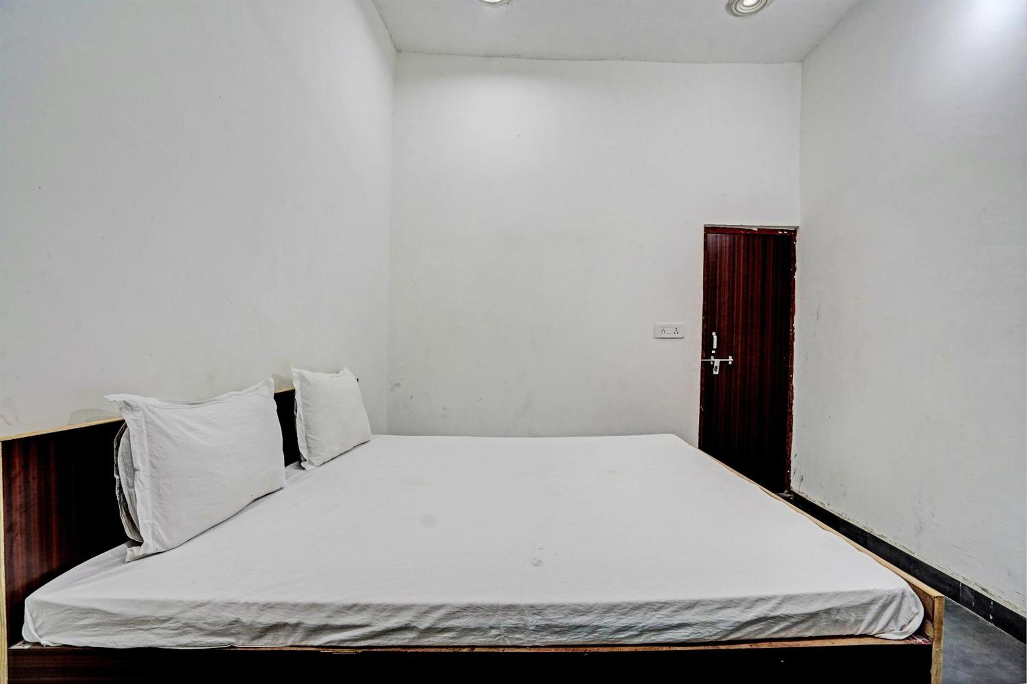 Oyo Double Ss Hotel Hathras ภายนอก รูปภาพ