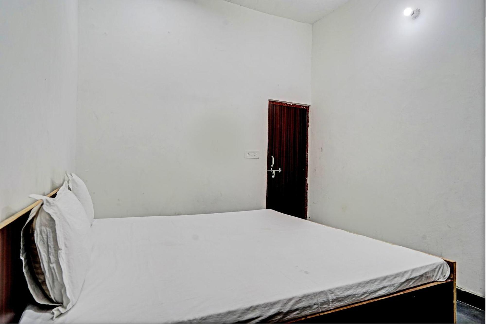 Oyo Double Ss Hotel Hathras ภายนอก รูปภาพ