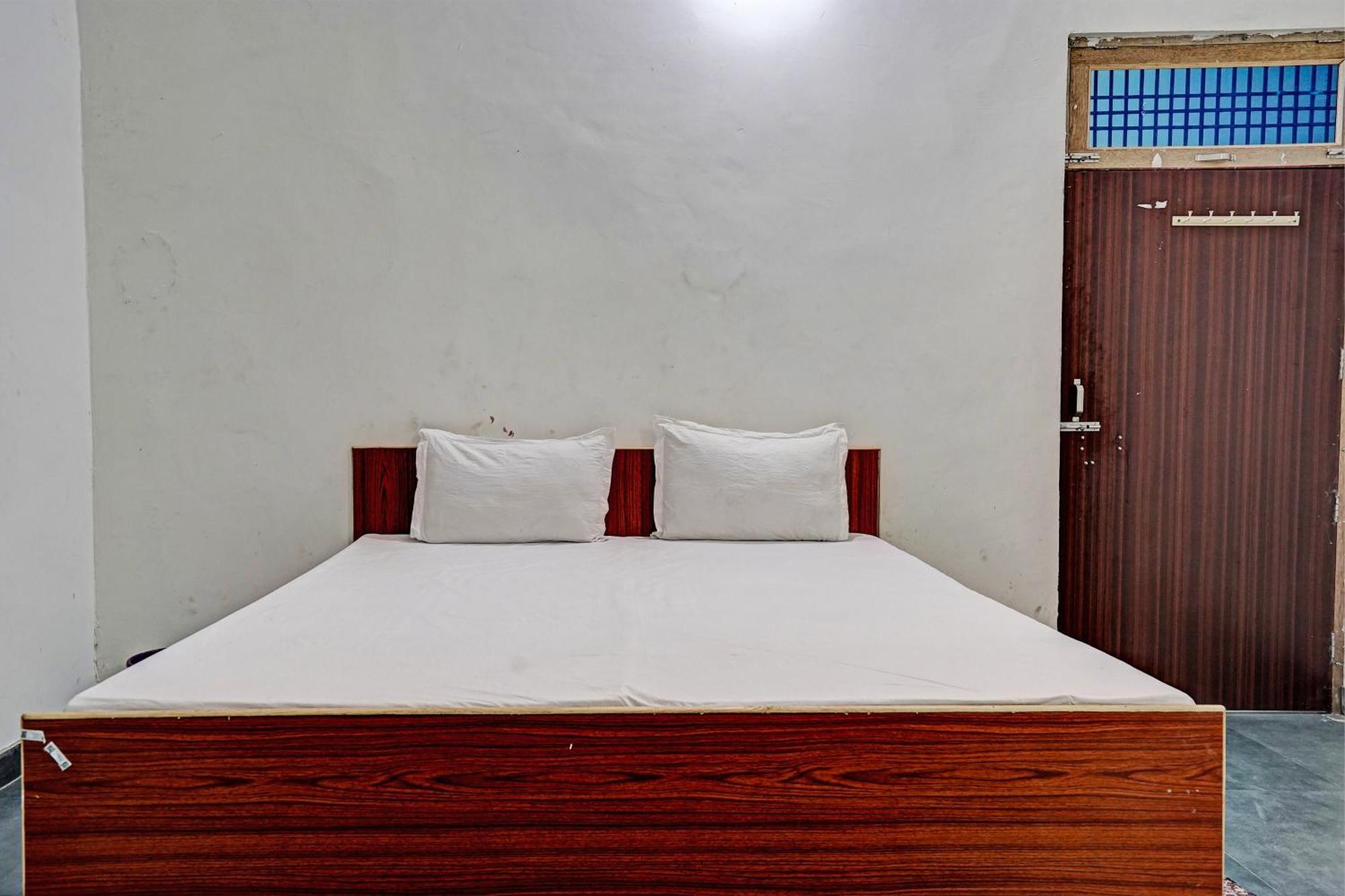 Oyo Double Ss Hotel Hathras ภายนอก รูปภาพ