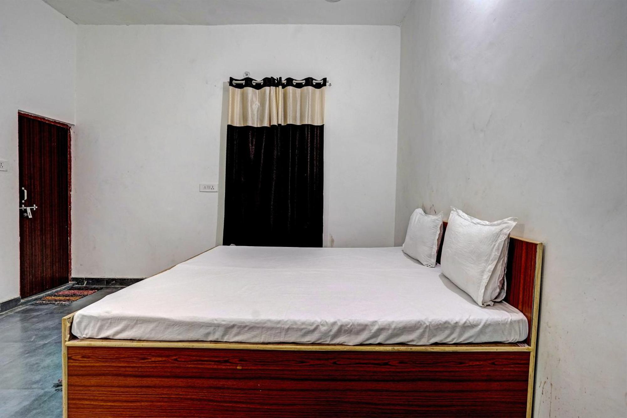 Oyo Double Ss Hotel Hathras ภายนอก รูปภาพ