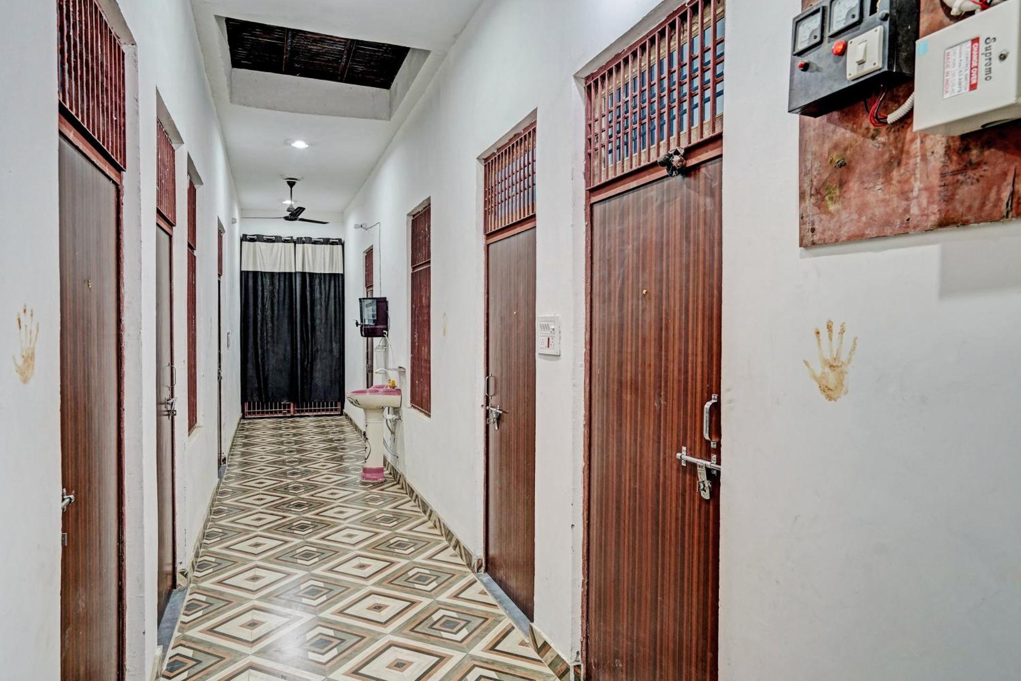 Oyo Double Ss Hotel Hathras ภายนอก รูปภาพ