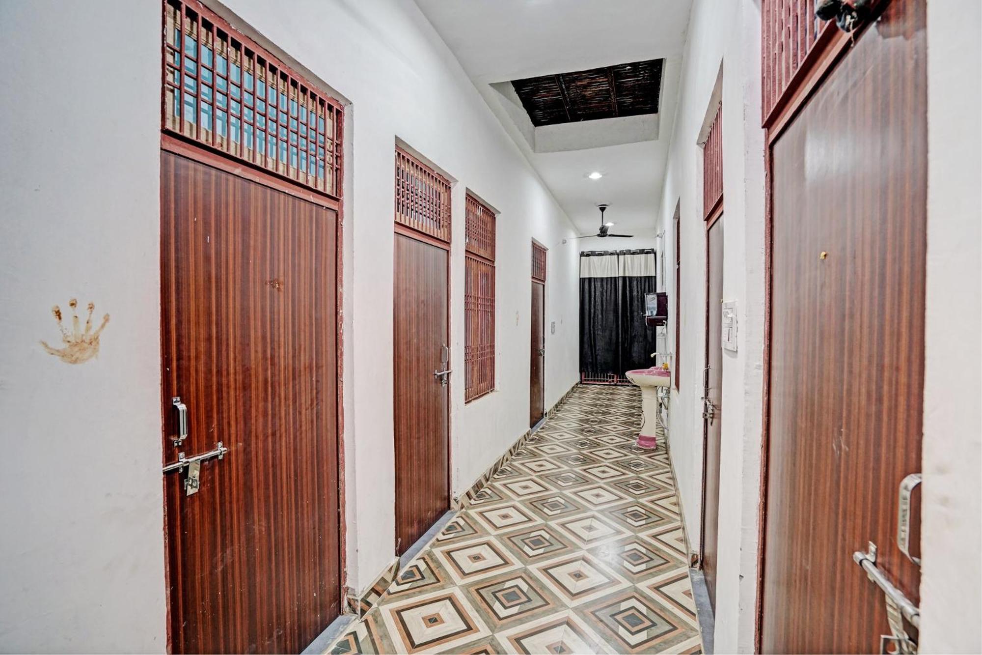 Oyo Double Ss Hotel Hathras ภายนอก รูปภาพ