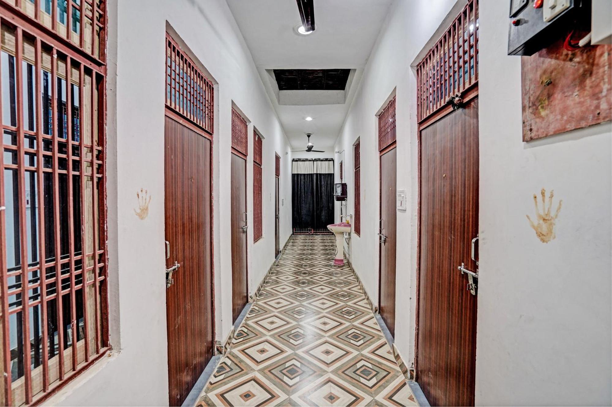 Oyo Double Ss Hotel Hathras ภายนอก รูปภาพ